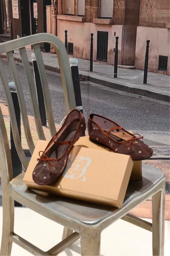 Milky mary jane shoes รองเท้าคัชชูติดเพชร